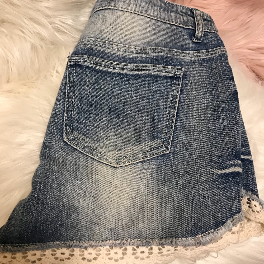 Jean lace trimmed shorts